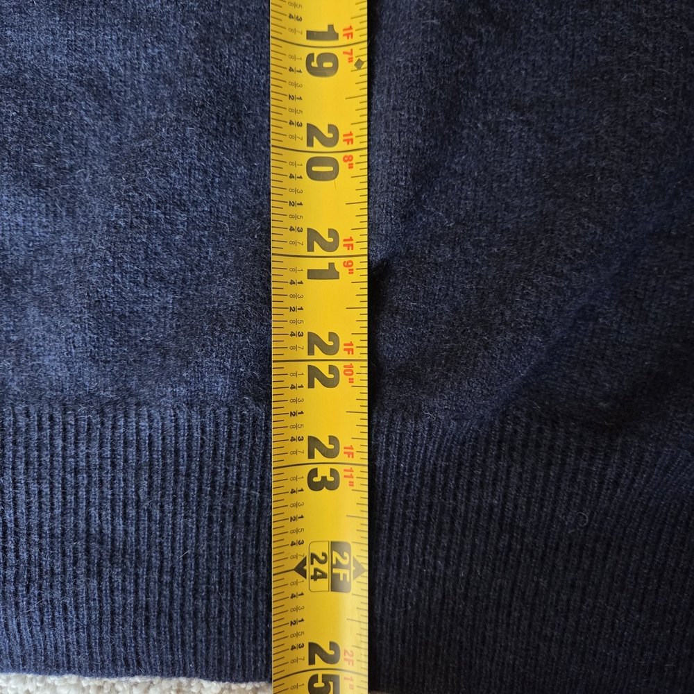 Men's Navy Cashmere V-Neck Sweater - Picture 5 of 8